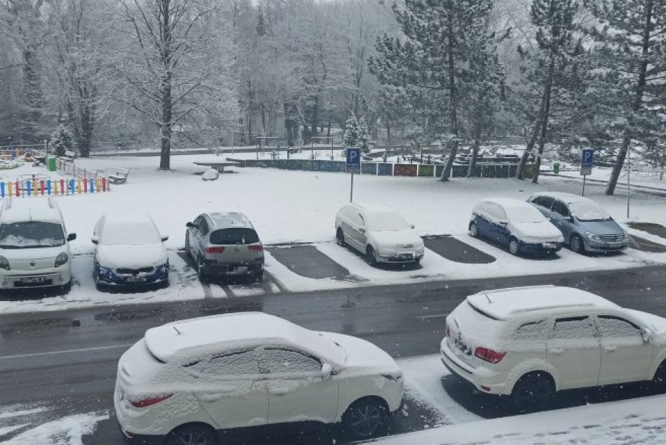 V OBRAZOCH: Aprílové sneženie odelo Bystricu do bielej