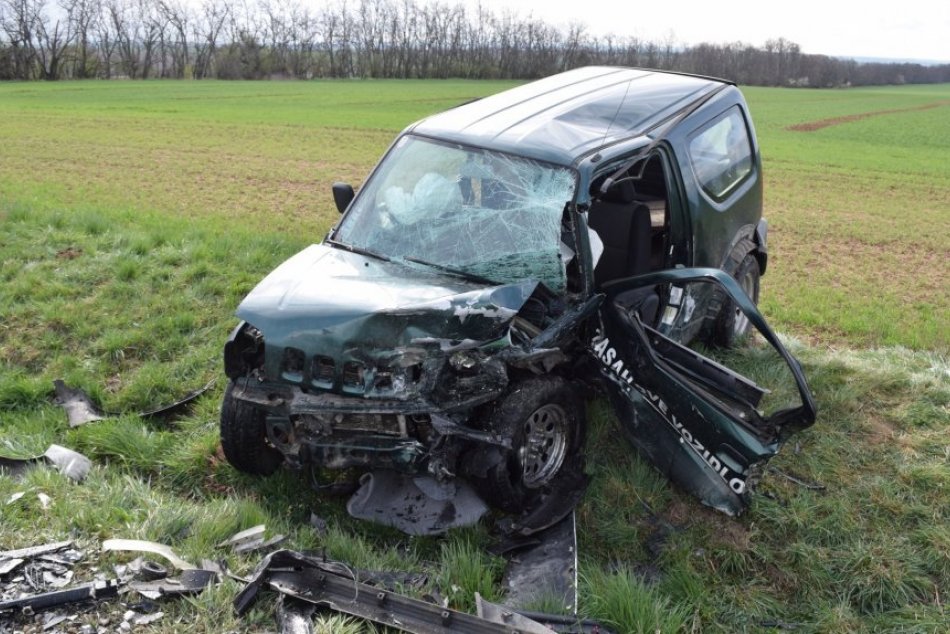 Čelná zrážka neďaleko Zlatých Moraviec: