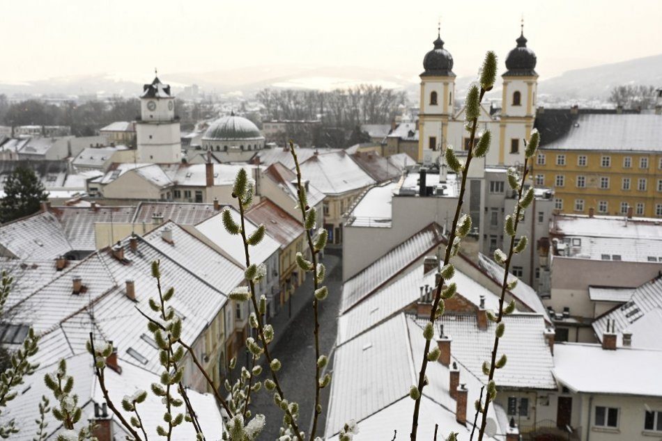 OBRAZOM: Zasnežený jarný Trenčín