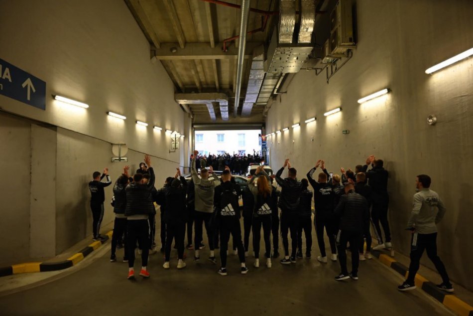 V Trnave vybehli do ulíc futbaloví fanúšikovia