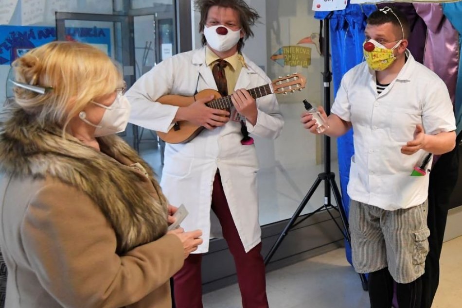 Zdravotní klauni v detskej nemocnici