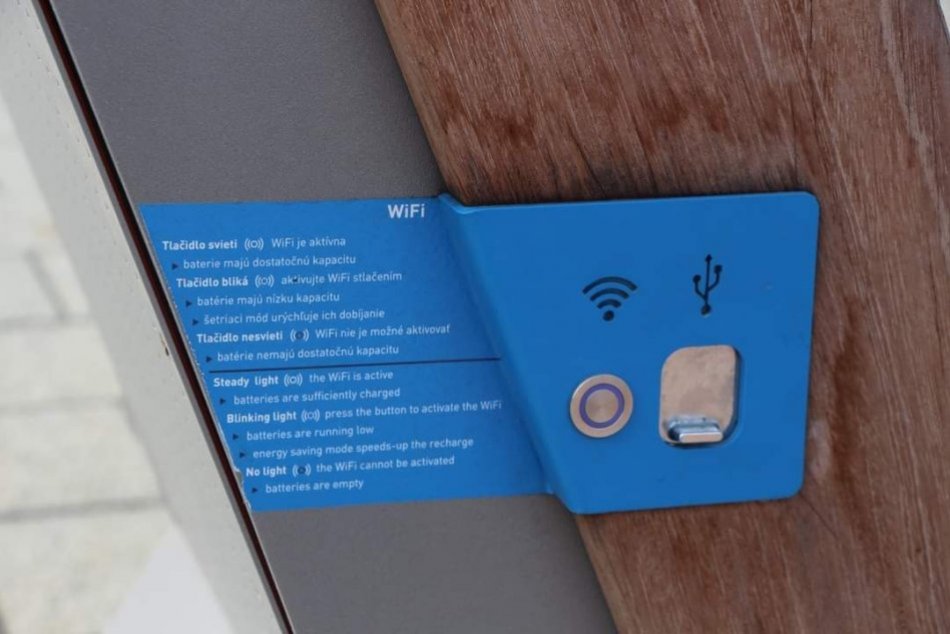 V OBRAZOCH: V Lučenci pribudla smart lavička