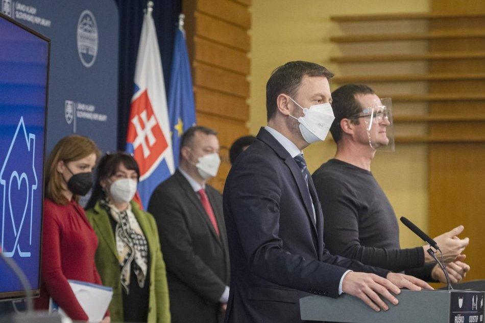 Z rezervy premiéra uvoľnia tri milióny eur pre krízové centrá