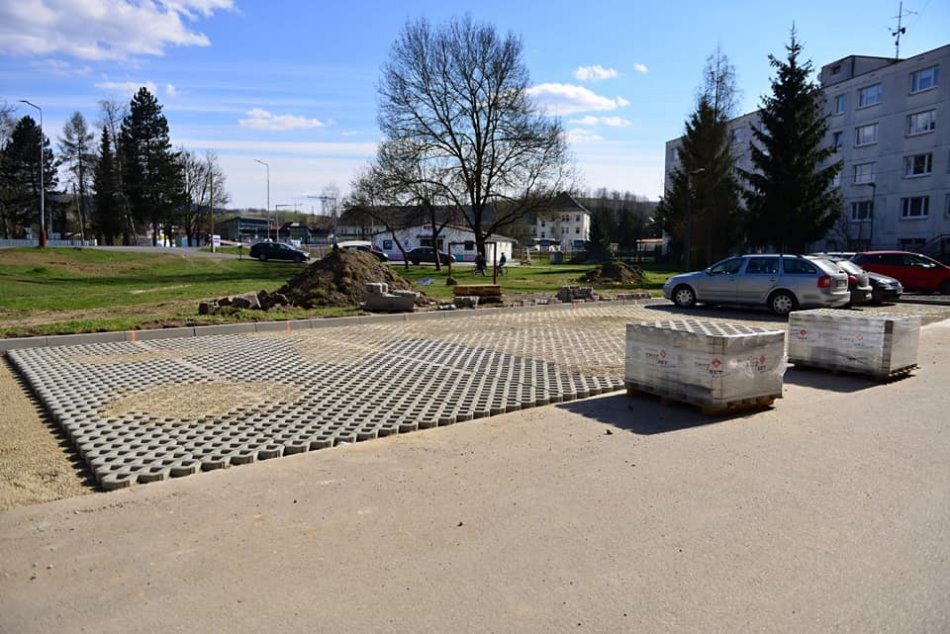 V OBRAZOCH: V Brezne pribudnú desiatky nových parkovacích miest