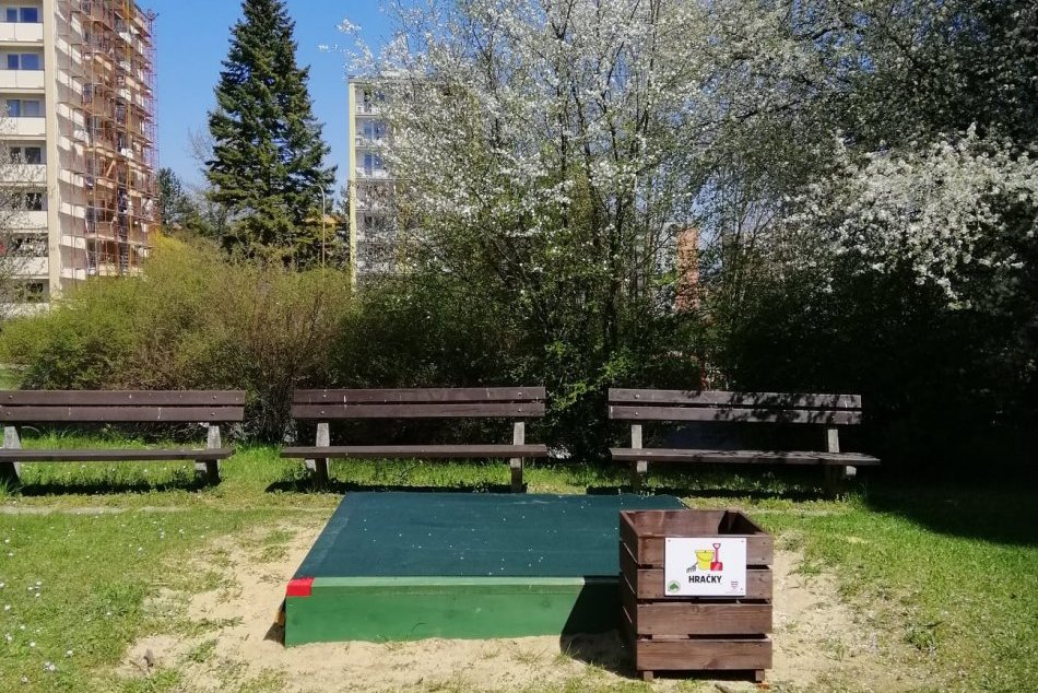 V OBRAZOCH: Na bystrických pieskoviskách vymenili piesok