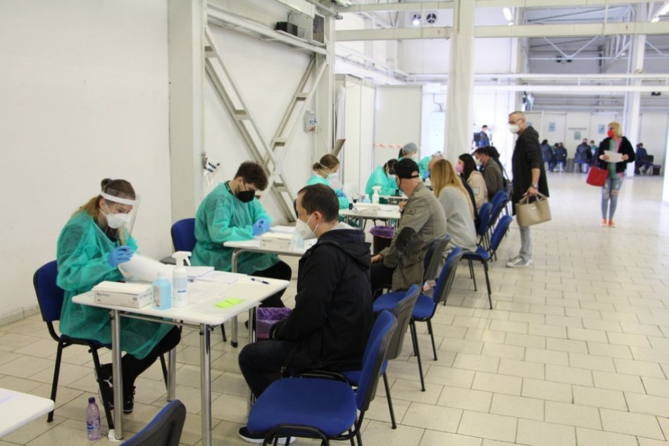 OBRAZOM: Očkovanie vo veľkokapacitných centrách v Trenčianskom kraji