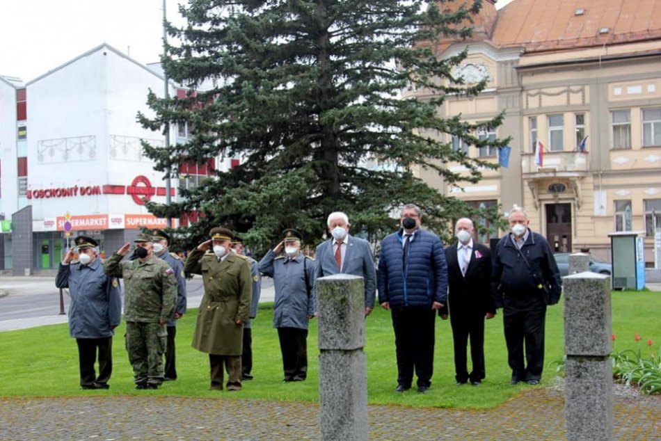 V OBRAZOCH: V Brezne sa spomínalo na obete vojny