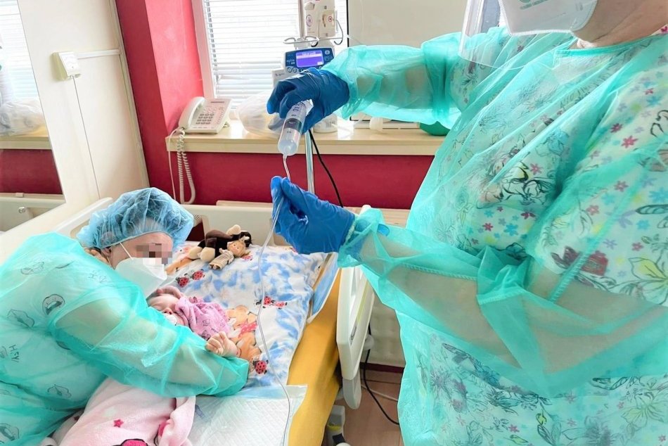 V OBRAZOCH: V Bystrici podali detskej pacientke so SMA najdrahší liek na svete