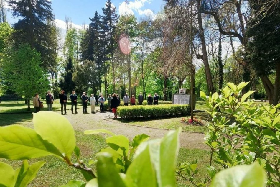 V OBRAZOCH: V Lučenci si pripomenuli 76. výročie ukončenia 2. svetovej vojny