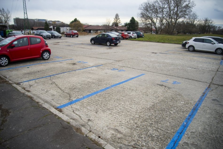 Rezidenčné parkovanie v Petržalke