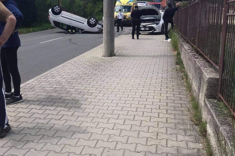 V OBRAZOCH: Zábery z miesta nehody v Lučatíne