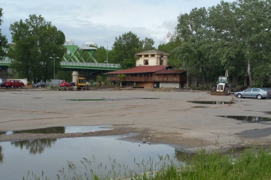 Oprava parkoviska pri Mýtnom domčeku, Petržalka