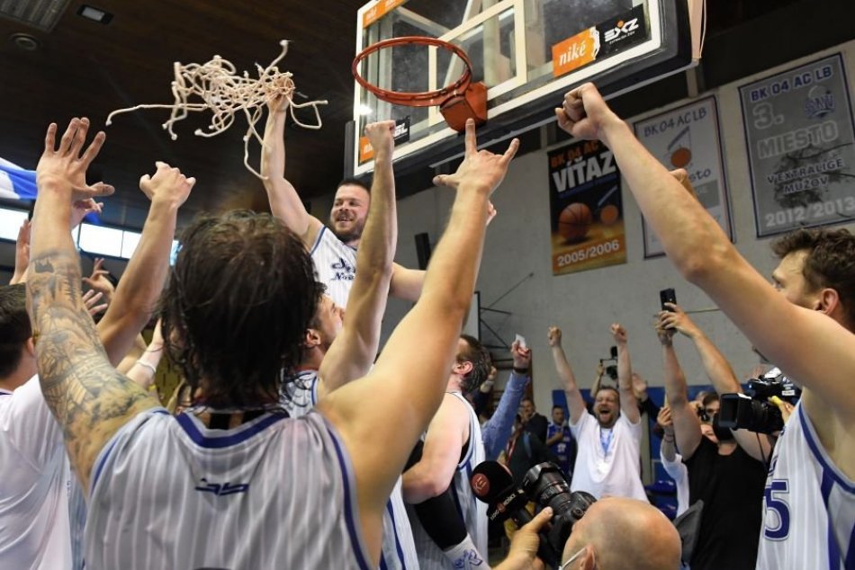 Obrovská radosť na palubovke Rytierov: Takto sa oslavuje TITUL