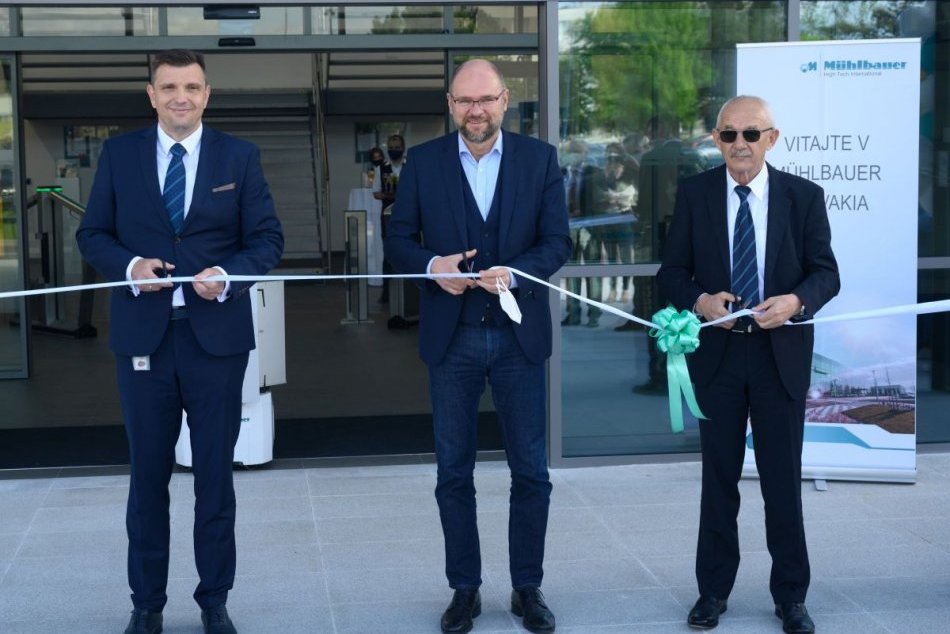 V Nitre otvorili novú výrobnú halu