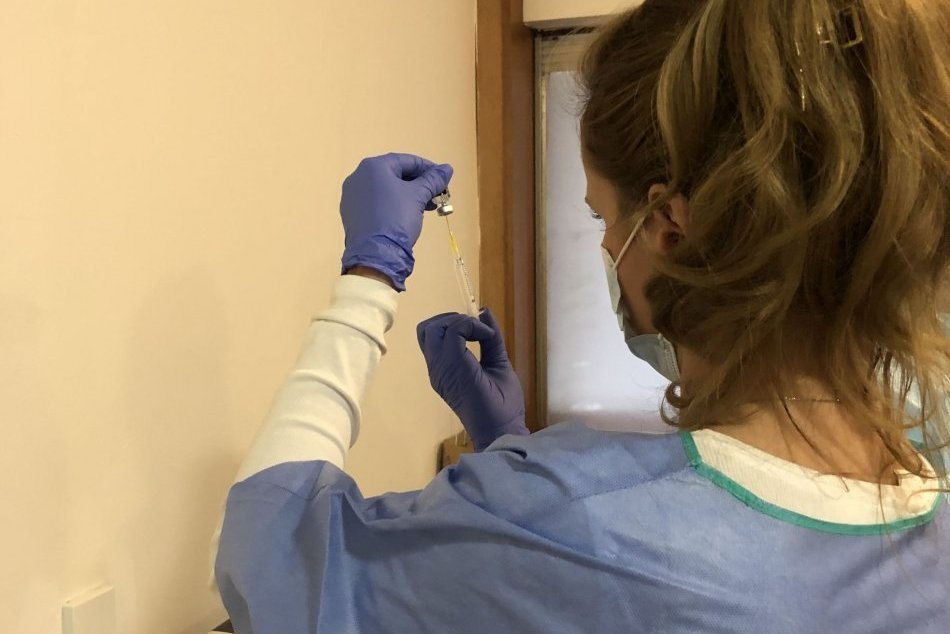 V OBRAZOCH: Očkovanie zamestnancov bystrickej nemocnice