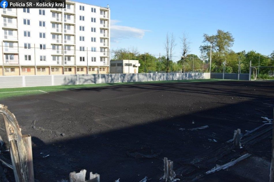 OBRAZOM: Požiar multifunkčného ihriska