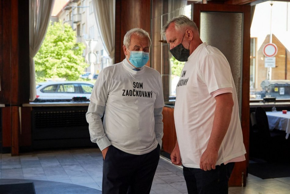 V OBRAZOCH: Politici v Banskobystrickom kraji vyzvali ľudí, aby sa dali očkovať