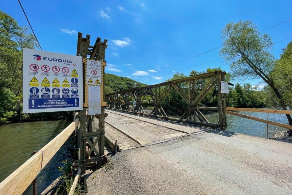 V OBRAZOCH: Práce na moste v Iliaši pokročili