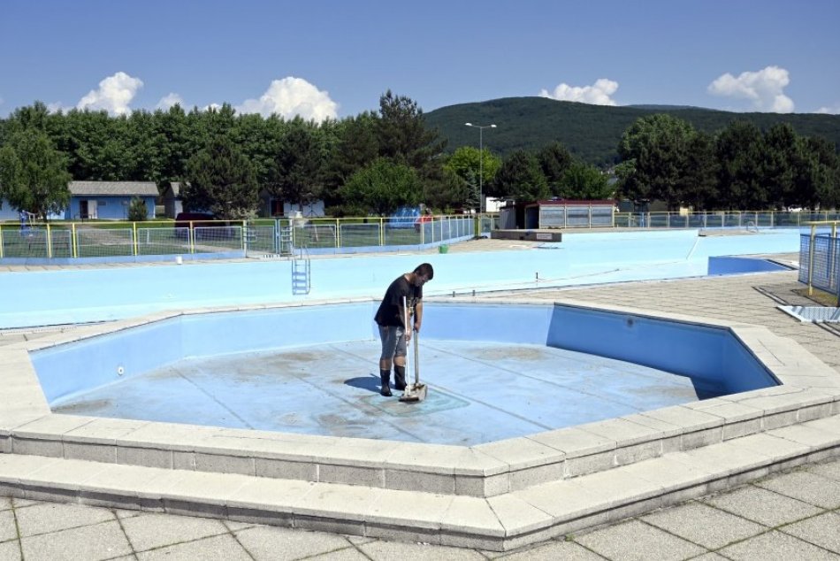 Na Šírave pracujú v bazénoch, v ktorých sa nemôžu osviežiť