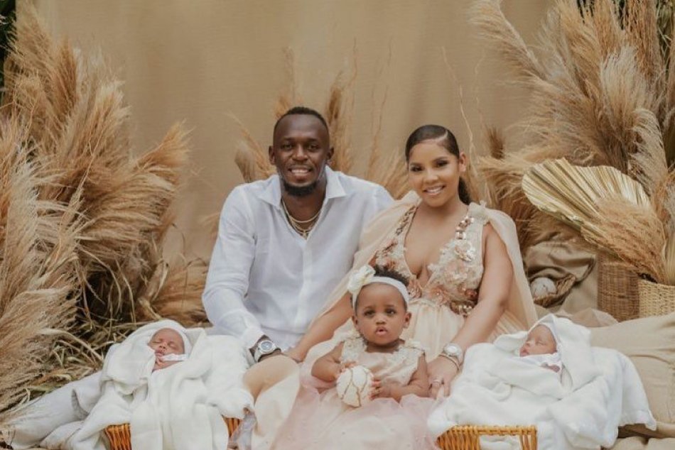 Usain Bolt sa teší z dvojičiek