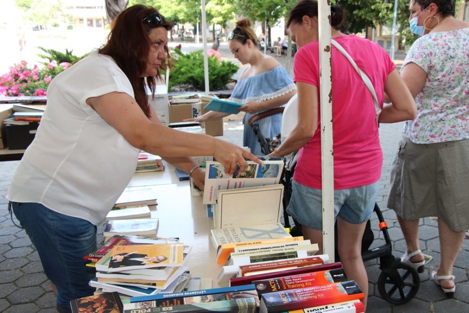 OBRAZOM: Burza kníh v Nových Zámkoch