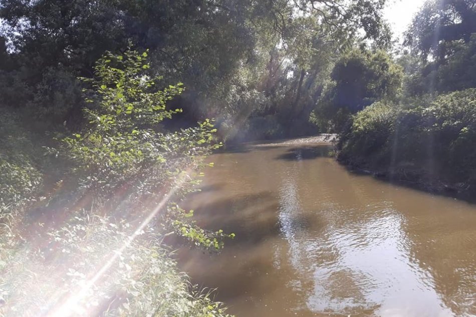 FOTO: Chlapec v obci Soľ zmizol pod hladinou rieky