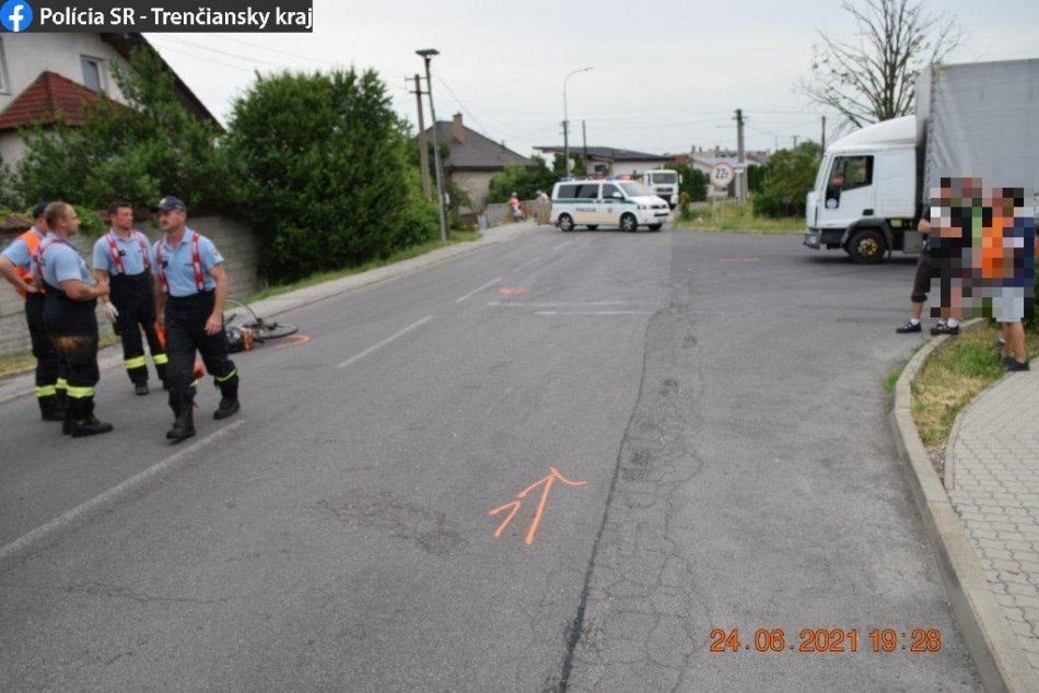 FOTO: Dopravná nehoda v Bánovciach si vyžiadala život 63-ročného cyklistu