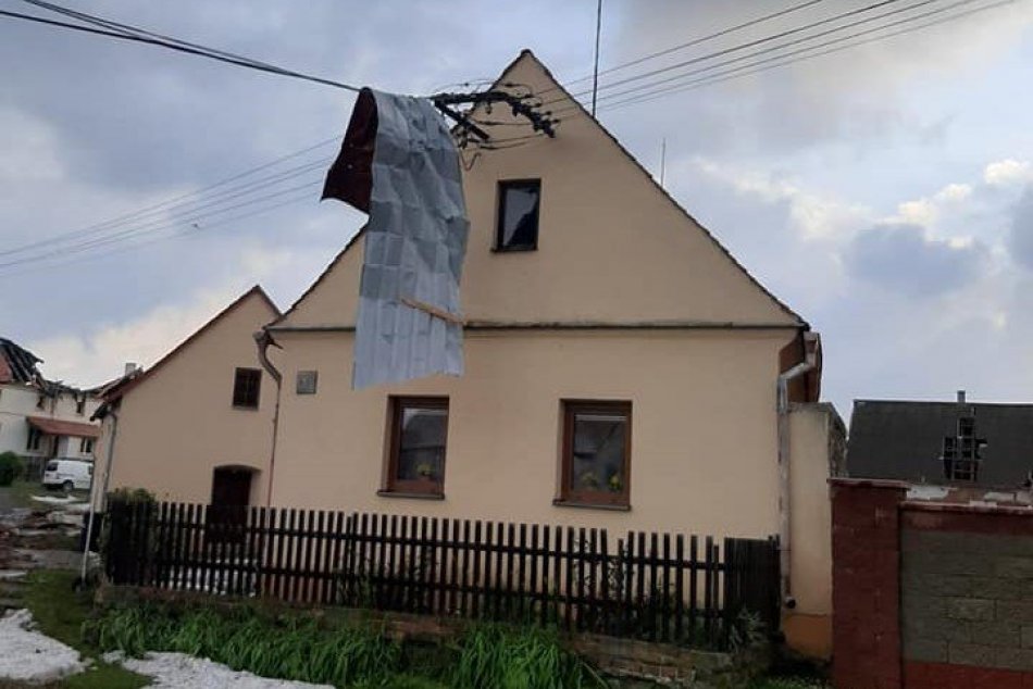 Ďalšou českou obcou sa prehnalo tornádo