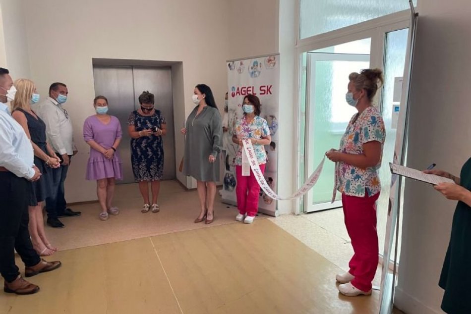FOTO: Handlovská nemocnica otvorila dom ošetrovateľskej starostlivosti