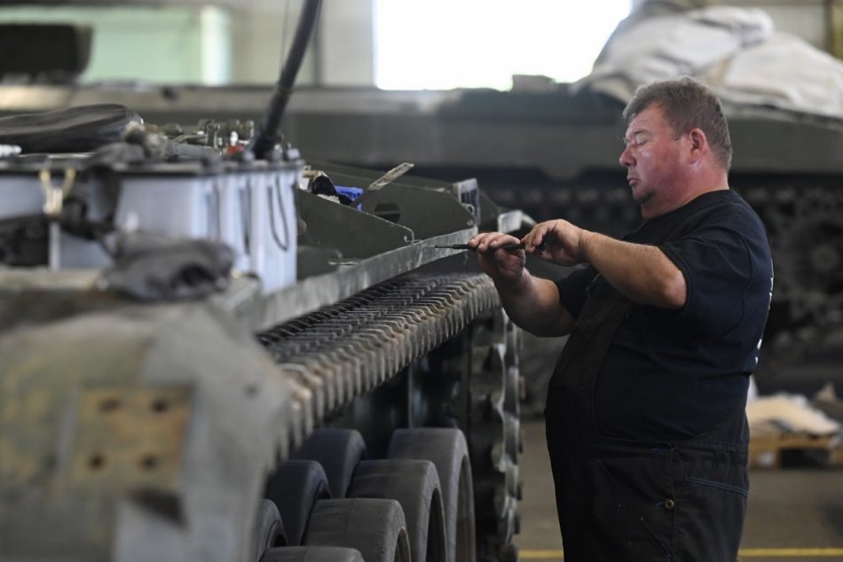 OBRAZOM: Výroba legendárnych nákladných vozidiel Tatra v Trenčíne