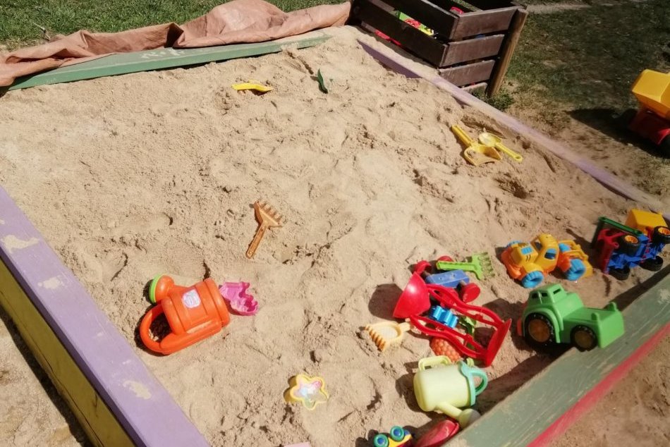 V OBRAZOCH: Neporiadok na bystrických pieskoviskách