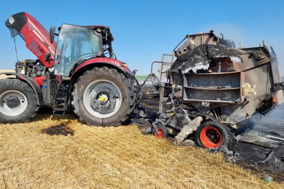 Požiar traktora na poli neďaleko Nitry