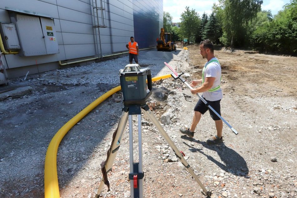 V OBRAZOCH: Vonkajší areál bystrickej plavárne prechádza rozsiahlou obnovou