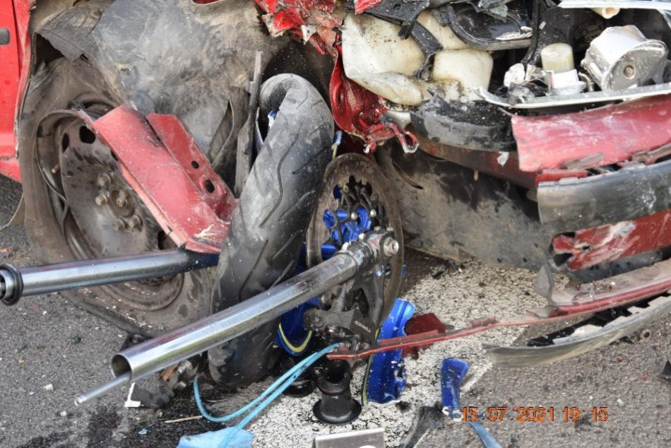 V OBRAZOCH: Zábery z miesta vážnej nehody pri Lučenci