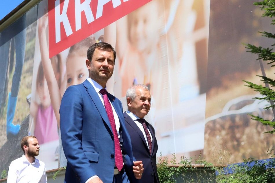 V OBRAZOCH: Premiér Eduard Heger počas pracovného výjazdu v Banskej Bysrici