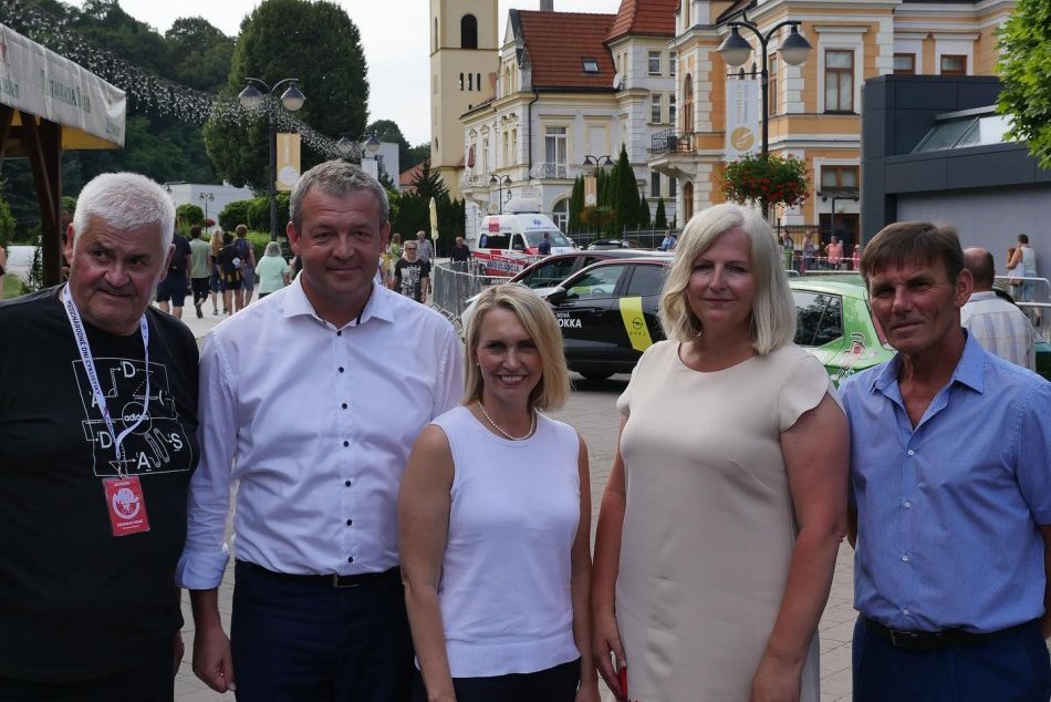 FOTO: Americká veľvyslankyňa USA Bridget Brinková navštívila trenčiansky región