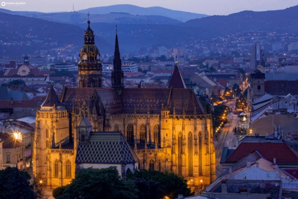 Fotografie večerných Košíc