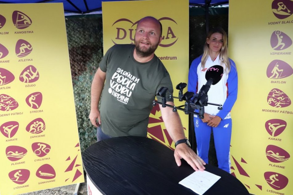 V OBRAZOCH: Minister obrany privítal v Bystrici medailistu Grigara