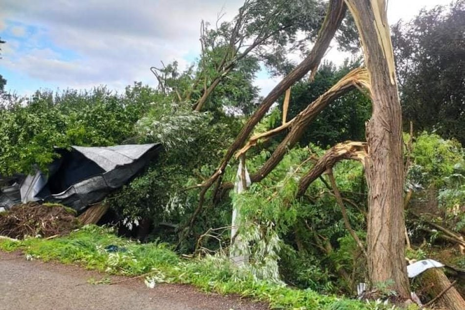 Tornádo zasiahlo obce na východnom Slovensku