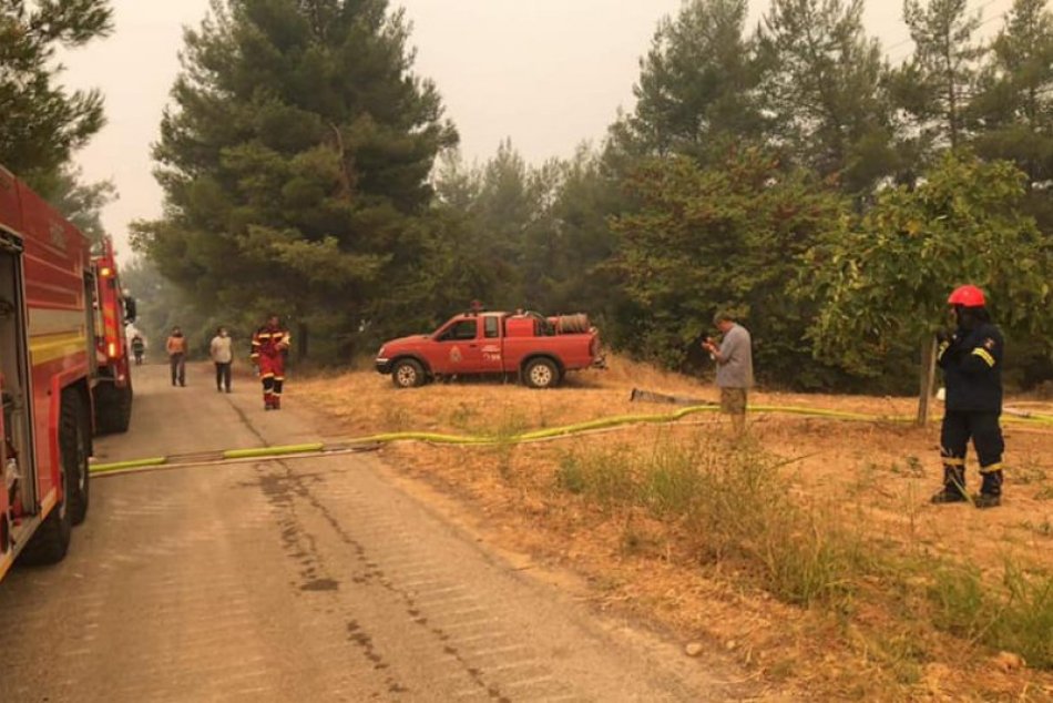 Slovenským hasičom sa podarilo dostať pod kontrolu požiare v gréckej Avgarii