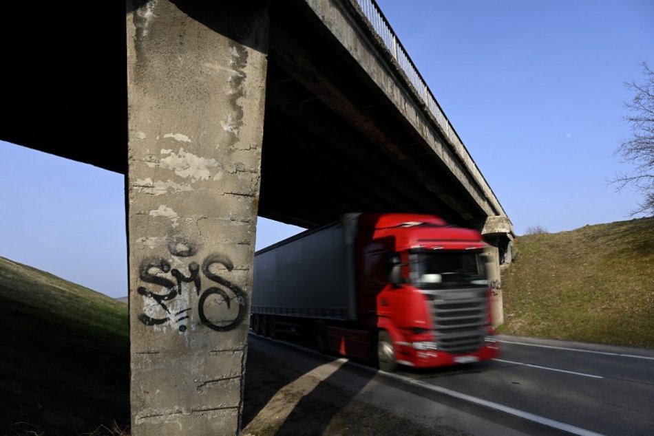 OBRAZOM: Most v obci Chocholná-Velčice, ktorý prejde rekonštrukciou