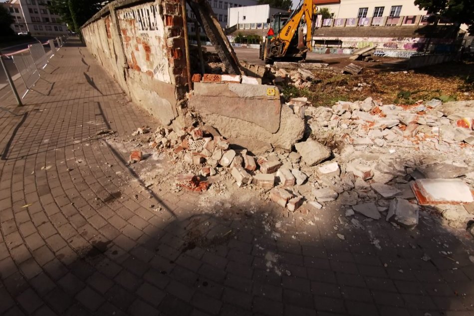 Búracie práce na ihrisku pri CVČ Domino