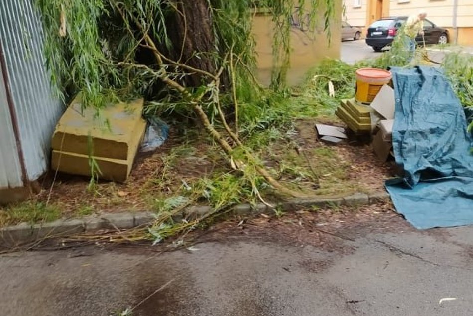 Škody po búrke v centre mesta