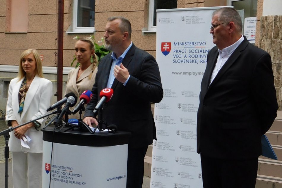 FOTO: Minister práce, sociálnych vecí a rodiny SR Milan Krajniak v Prievidzi