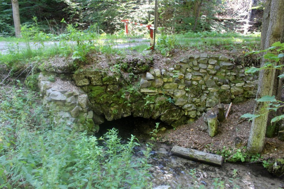 V OBRAZOCH: Záhadný most neďaleko Harmanca