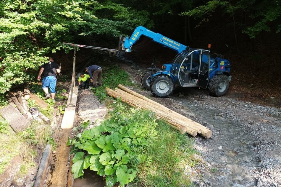 V OBRAZOCH: Mestské lesy začali s obnovou vodného žľabu Rakytovo