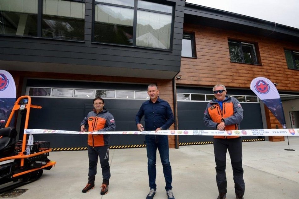 V OBRAZOCH: Minister vnútra SR odovzdal novú budovu HZS horským záchranárom