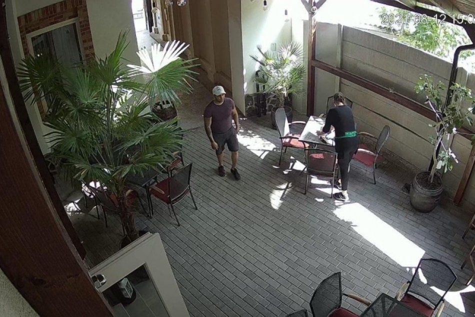 Nitrianska polícia hľadá muža zo záberov