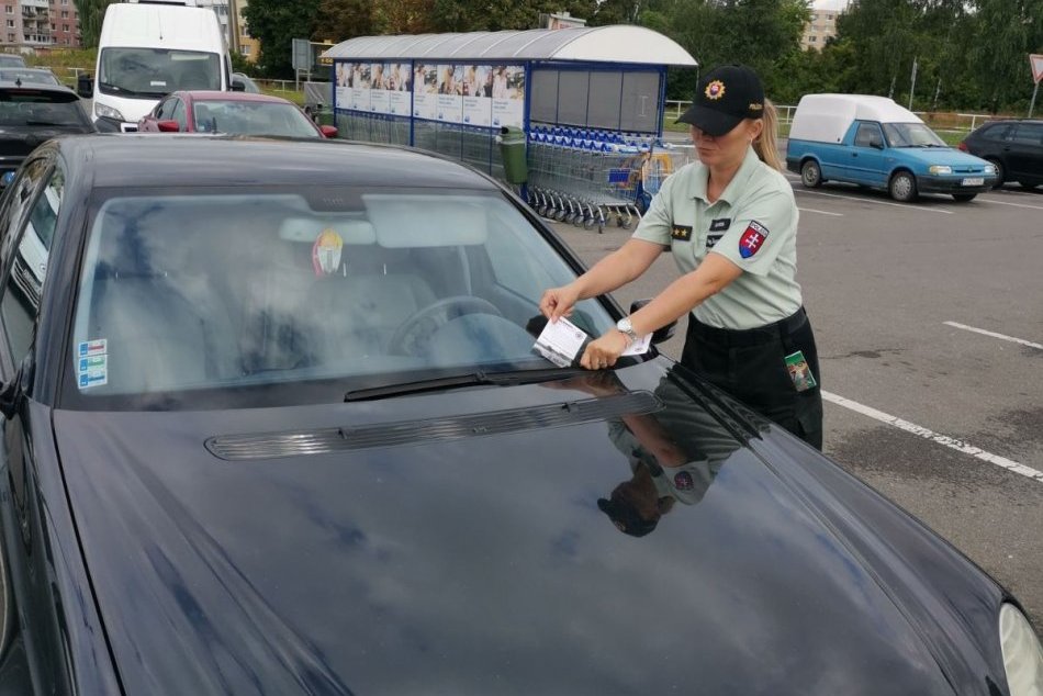 Obrazom z michalovského parkoviska: Polícia si posvietila na vaše autá