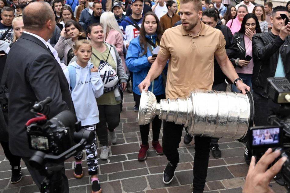 Objektívom: Vďaka Černákovi sa v Košiciach tešia z prítomnosti Stanleyho Cupu